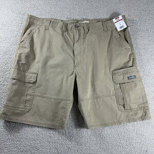 Wrangler Stretch Khaki Relaxed Fit Cargo Shorts Men’s Size 46 x 9